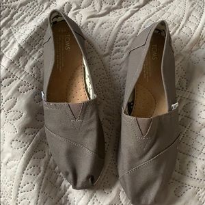 TOMS Slip ons